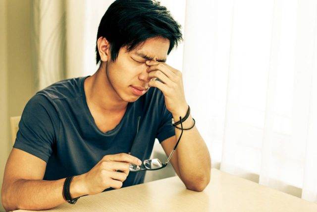 tired eyes background 640×427